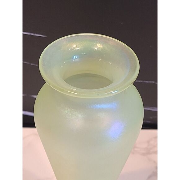 ZELLIQUE Green Iridescent Studio Art Glass Vase Signed 2001 8.5" x 3.25" EUC - Picture 7 of 10